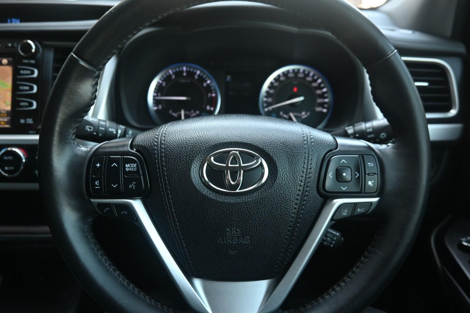 Toyota Kluger image 4