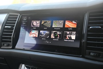 https://dvg-vehicle-assets.s3.amazonaws.com/U15008/anuluymz5v04luhjstnq335ma.jpg