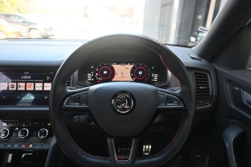 https://dvg-vehicle-assets.s3.amazonaws.com/U15008/bi0a8z4d9z58v5a5wgqgav26c.jpg