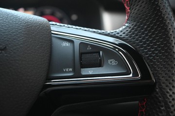 https://dvg-vehicle-assets.s3.amazonaws.com/U15008/cgjvb3zwk2423bfqr31fhf7n9.jpg