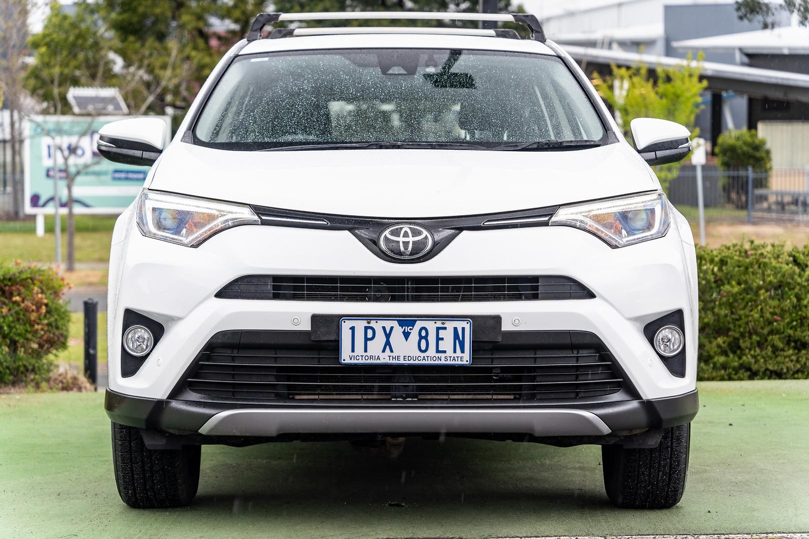 Toyota Rav4 image 2