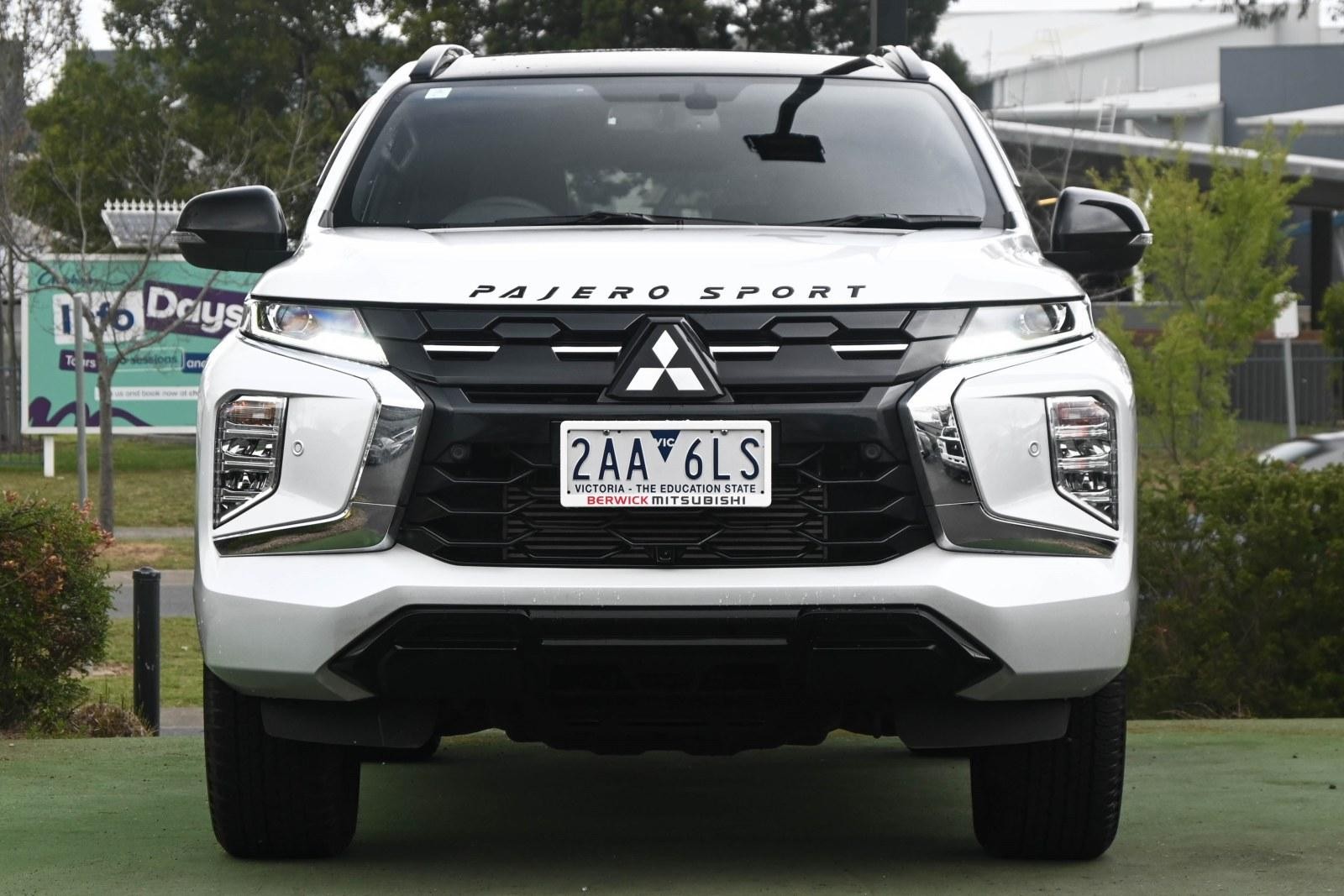 Mitsubishi Pajero Sport image 2