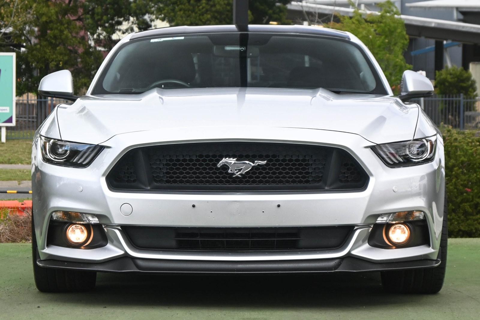 Ford Mustang image 2