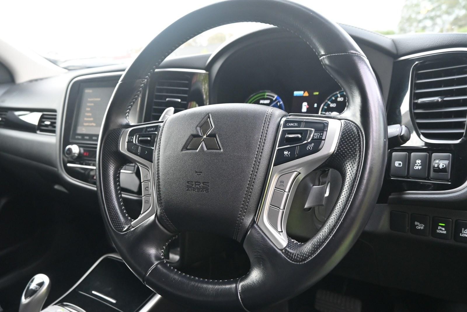 Mitsubishi Outlander image 4