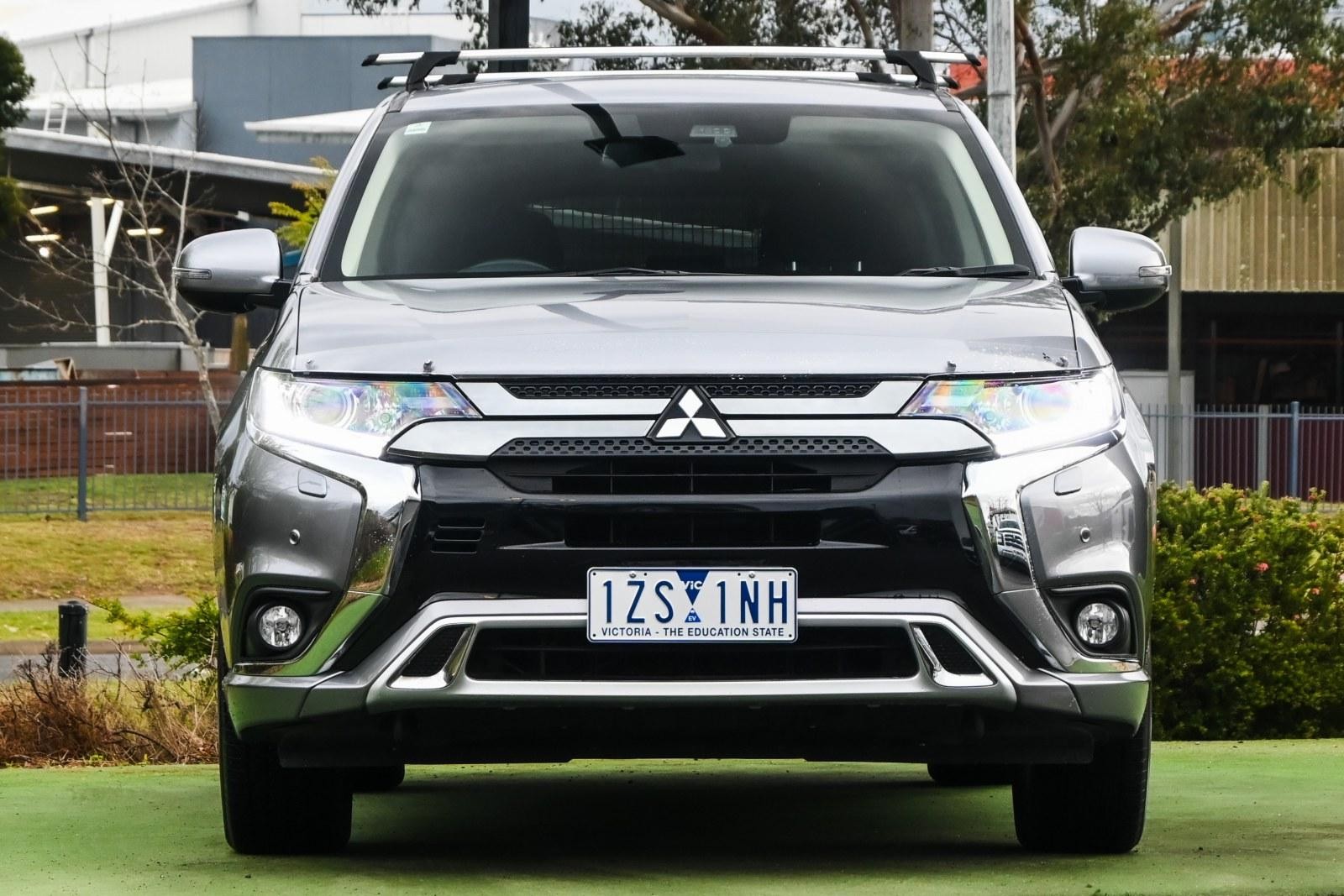 Mitsubishi Outlander image 2