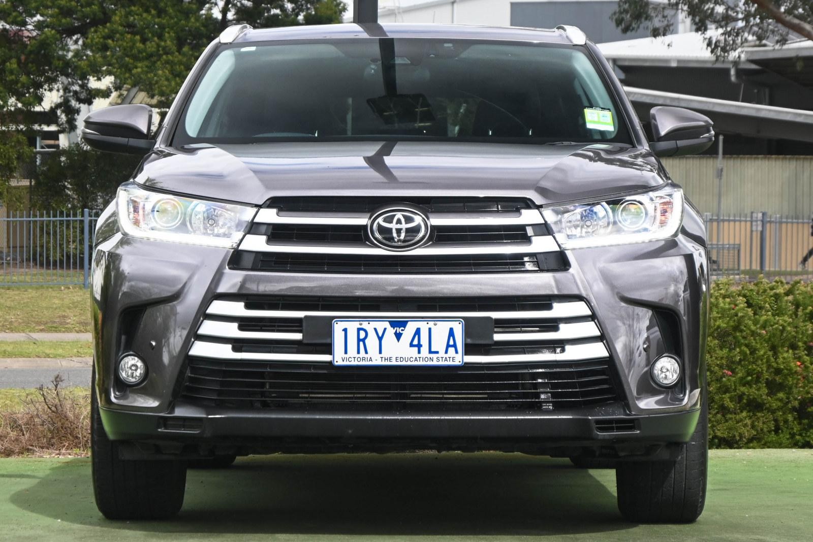 Toyota Kluger image 2