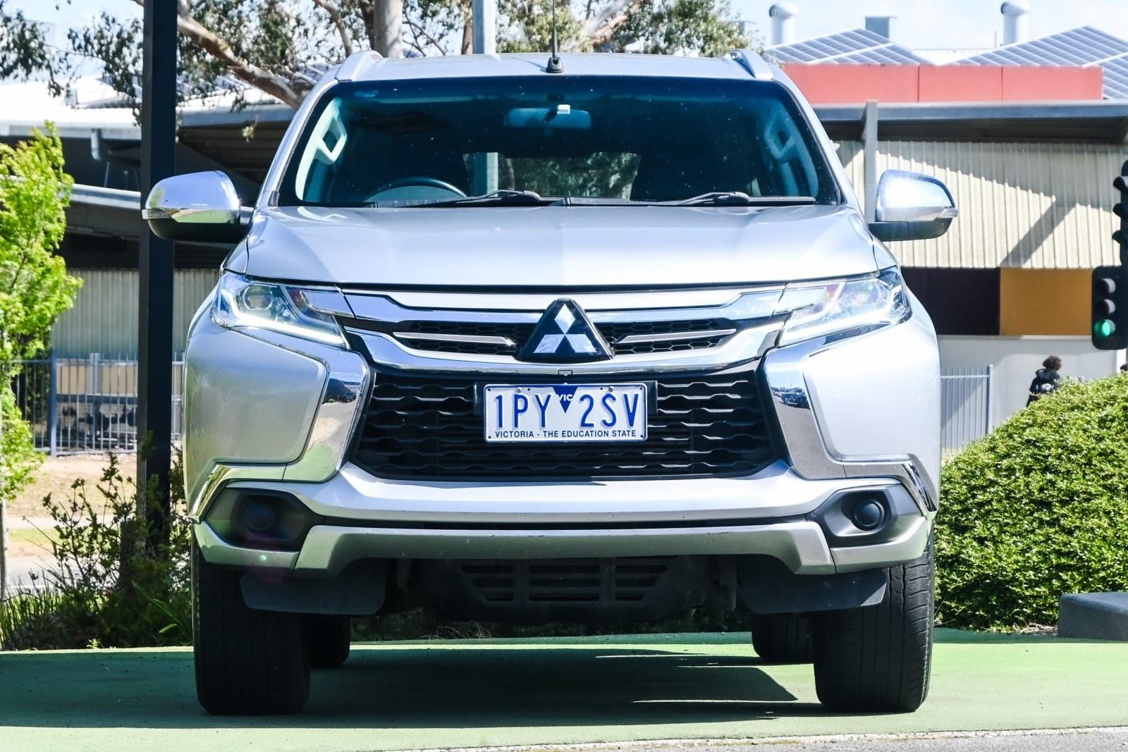 Mitsubishi Pajero Sport image 2