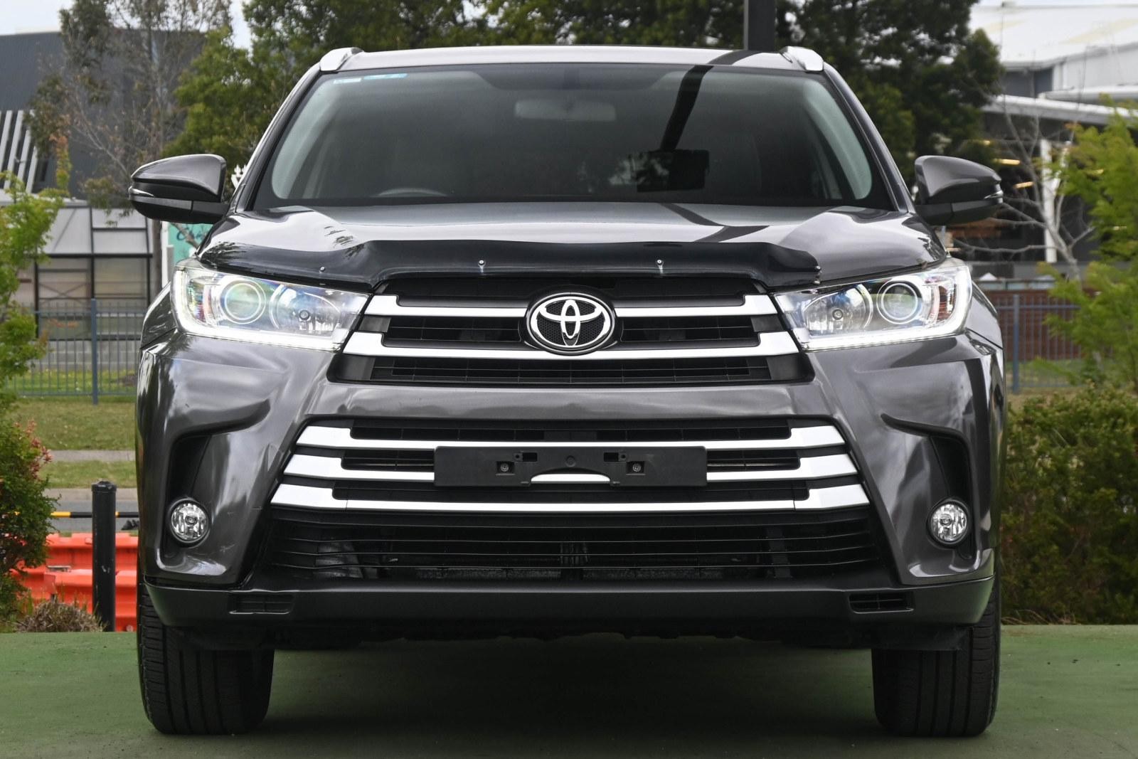 Toyota Kluger image 2