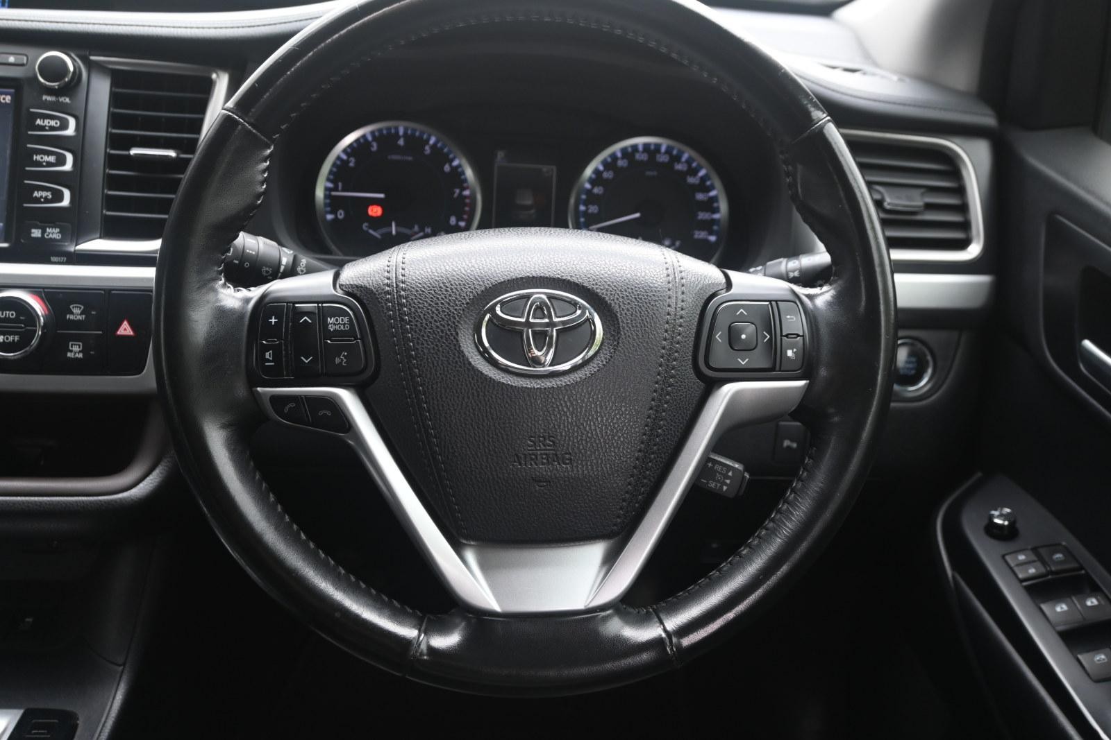 Toyota Kluger image 4