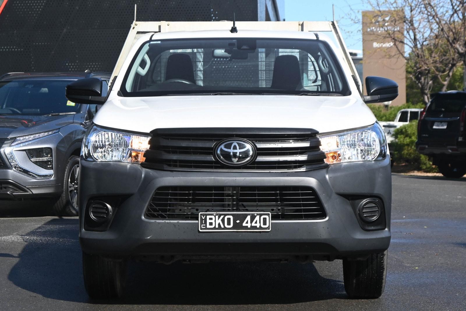 Toyota Hilux image 2