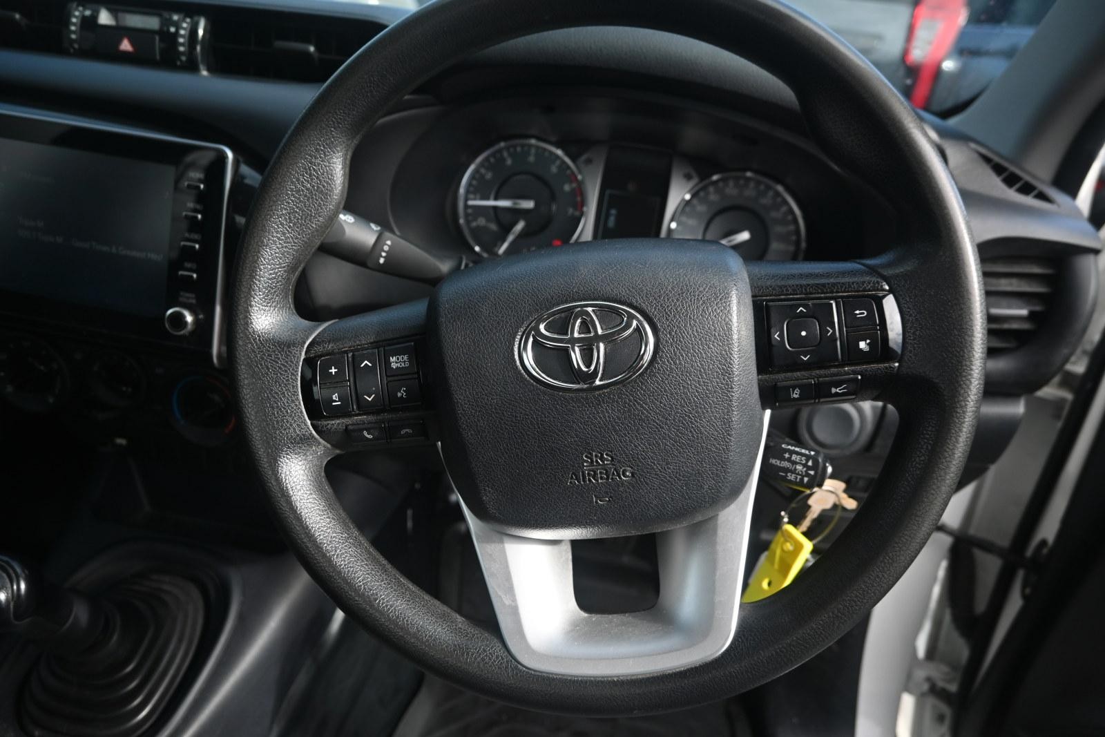 Toyota Hilux image 4