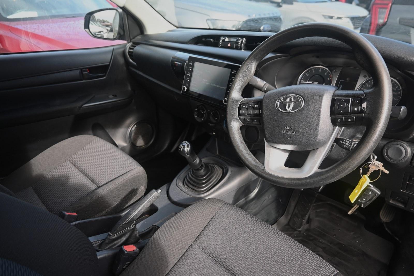 Toyota Hilux image 3