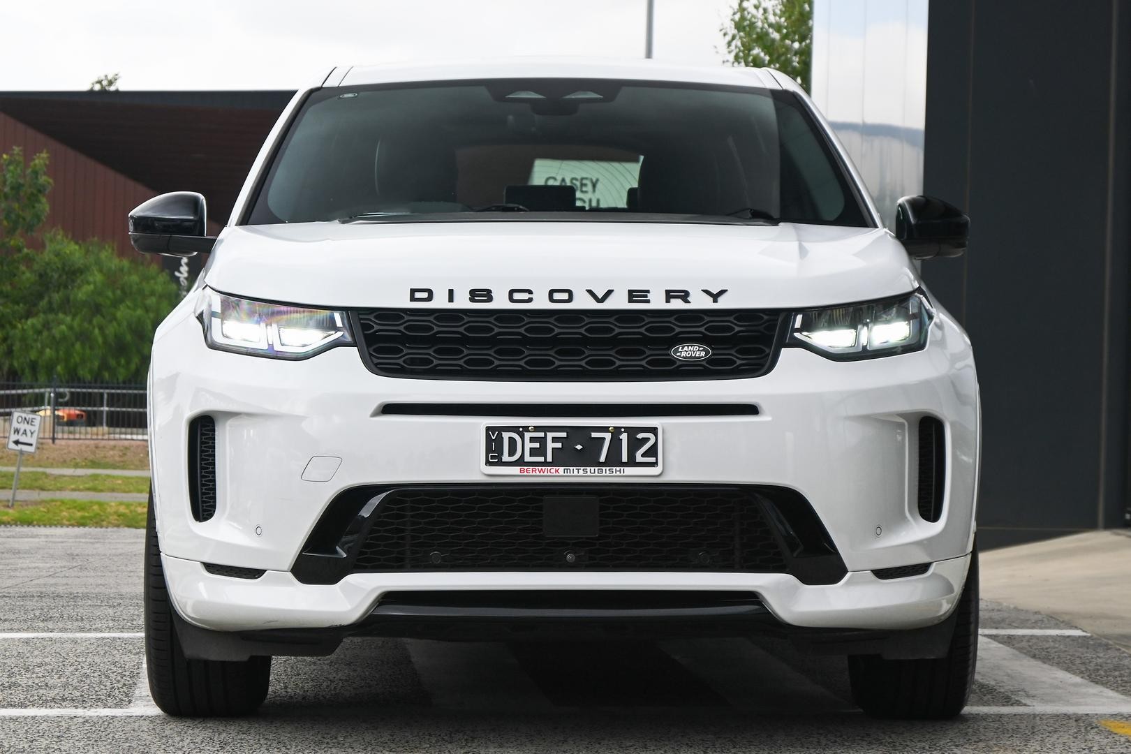 Land Rover Discovery Sport image 2