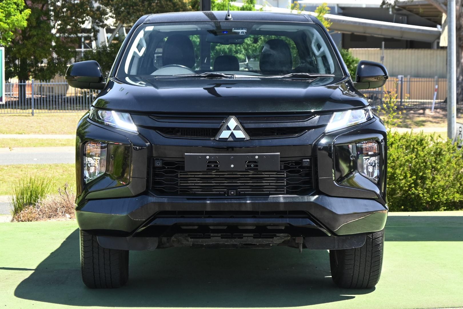 Mitsubishi Triton image 2