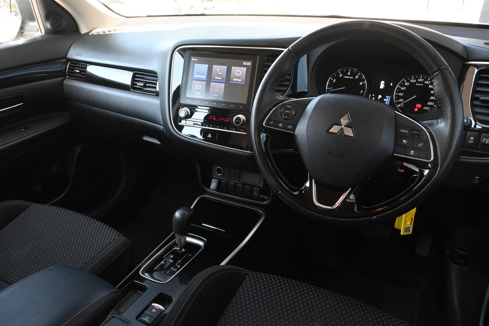 Mitsubishi Outlander image 3