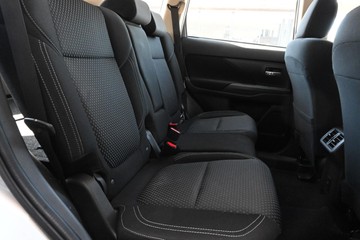 https://dvg-vehicle-assets.s3.amazonaws.com/U15228/696iwjo0szltcfrfno71hn7sn.jpg