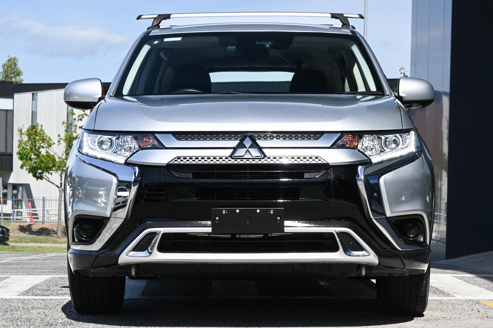 Mitsubishi Outlander image 2