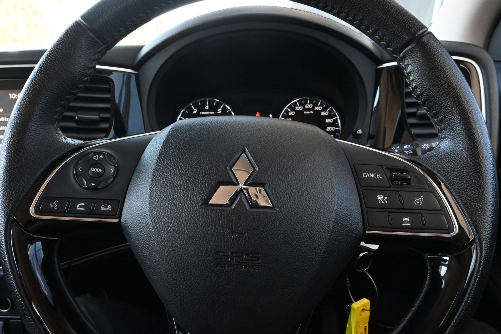 Mitsubishi Outlander image 4