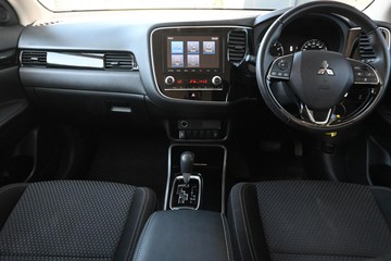https://dvg-vehicle-assets.s3.amazonaws.com/U15228/cc6zgcpyuae2ktwz93pq33l4d.jpg