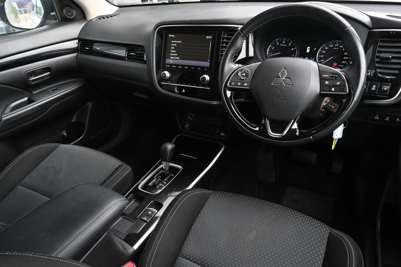 Mitsubishi Outlander image 3