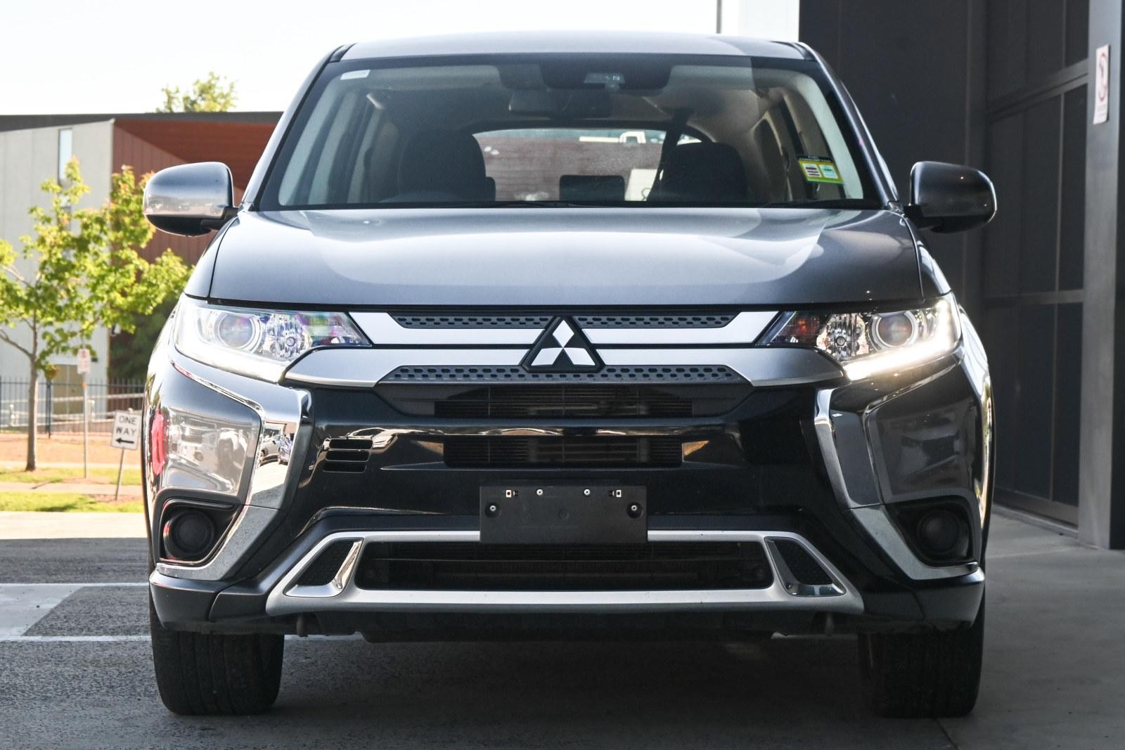 Mitsubishi Outlander image 2