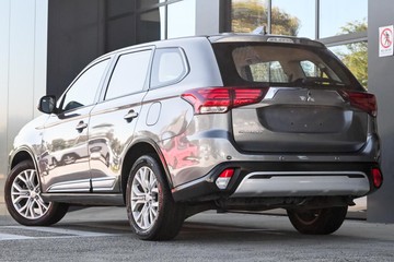 https://dvg-vehicle-assets.s3.amazonaws.com/U15233/d73j3jn9idq4vx7wcppurovcg.jpg
