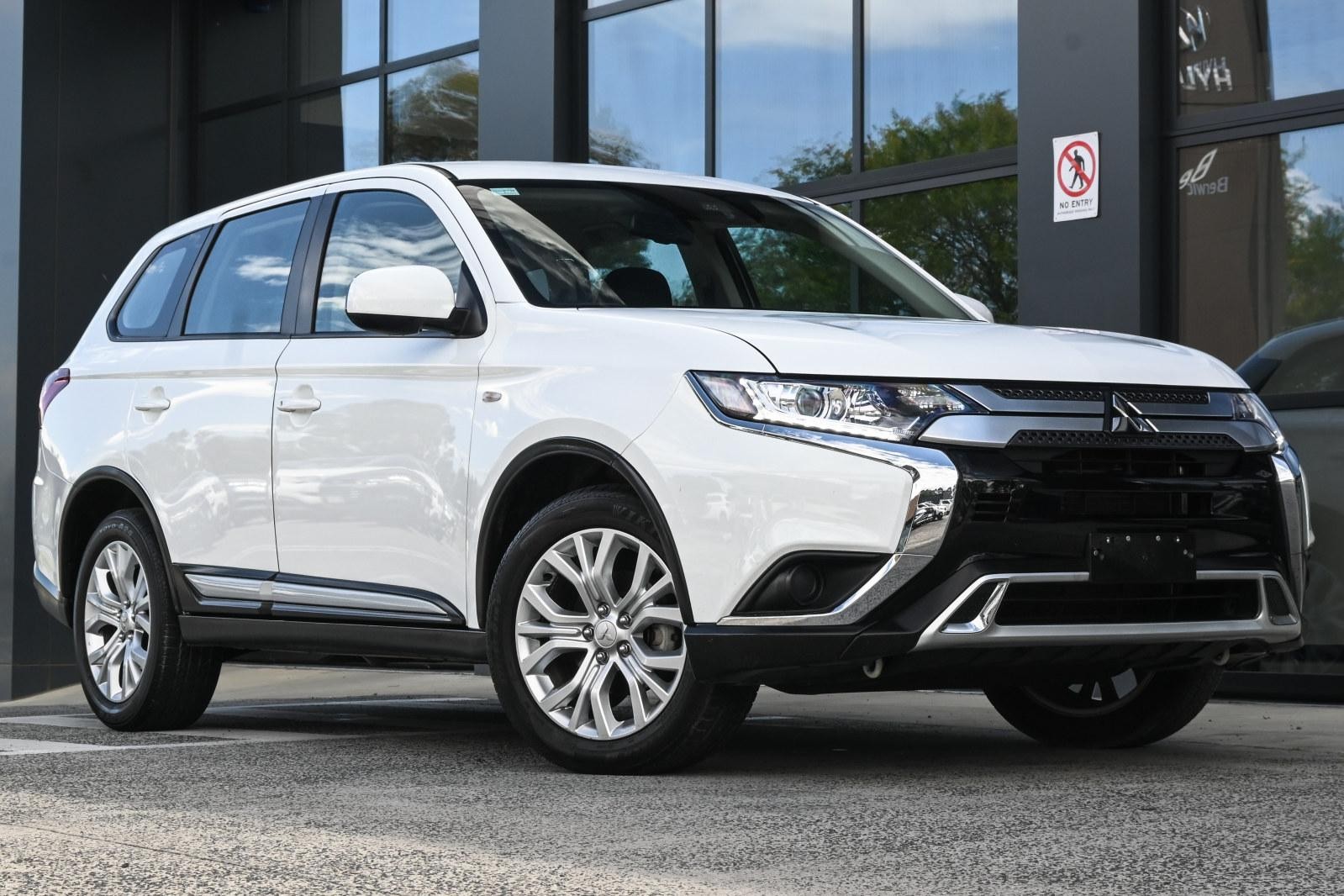 Mitsubishi Outlander image 1