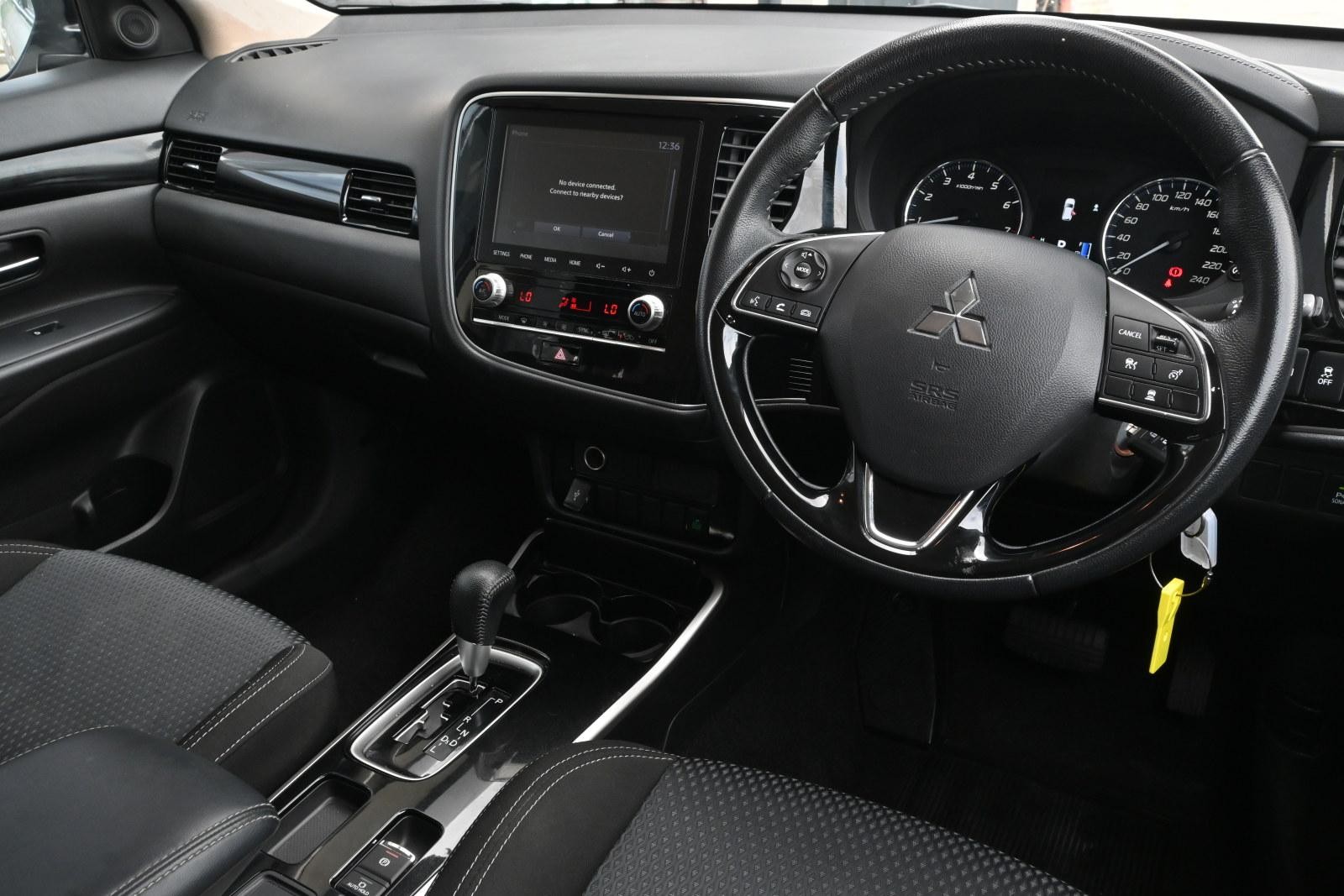 Mitsubishi Outlander image 3