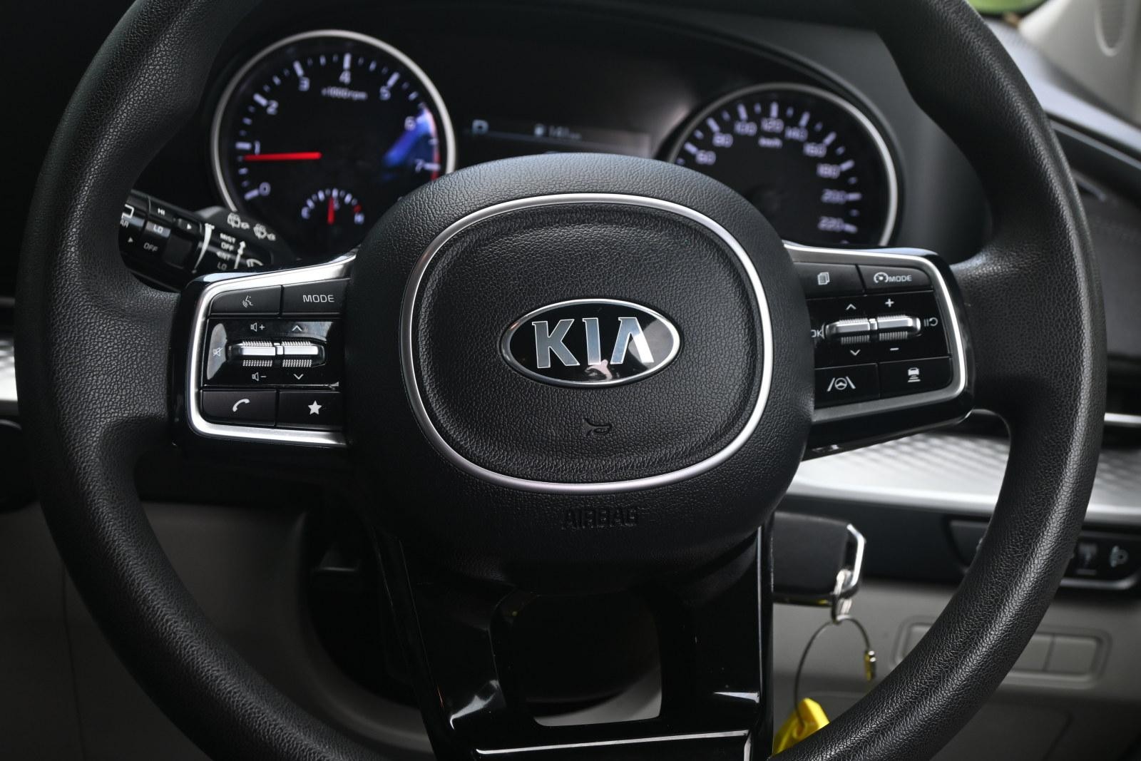 Kia Carnival image 4