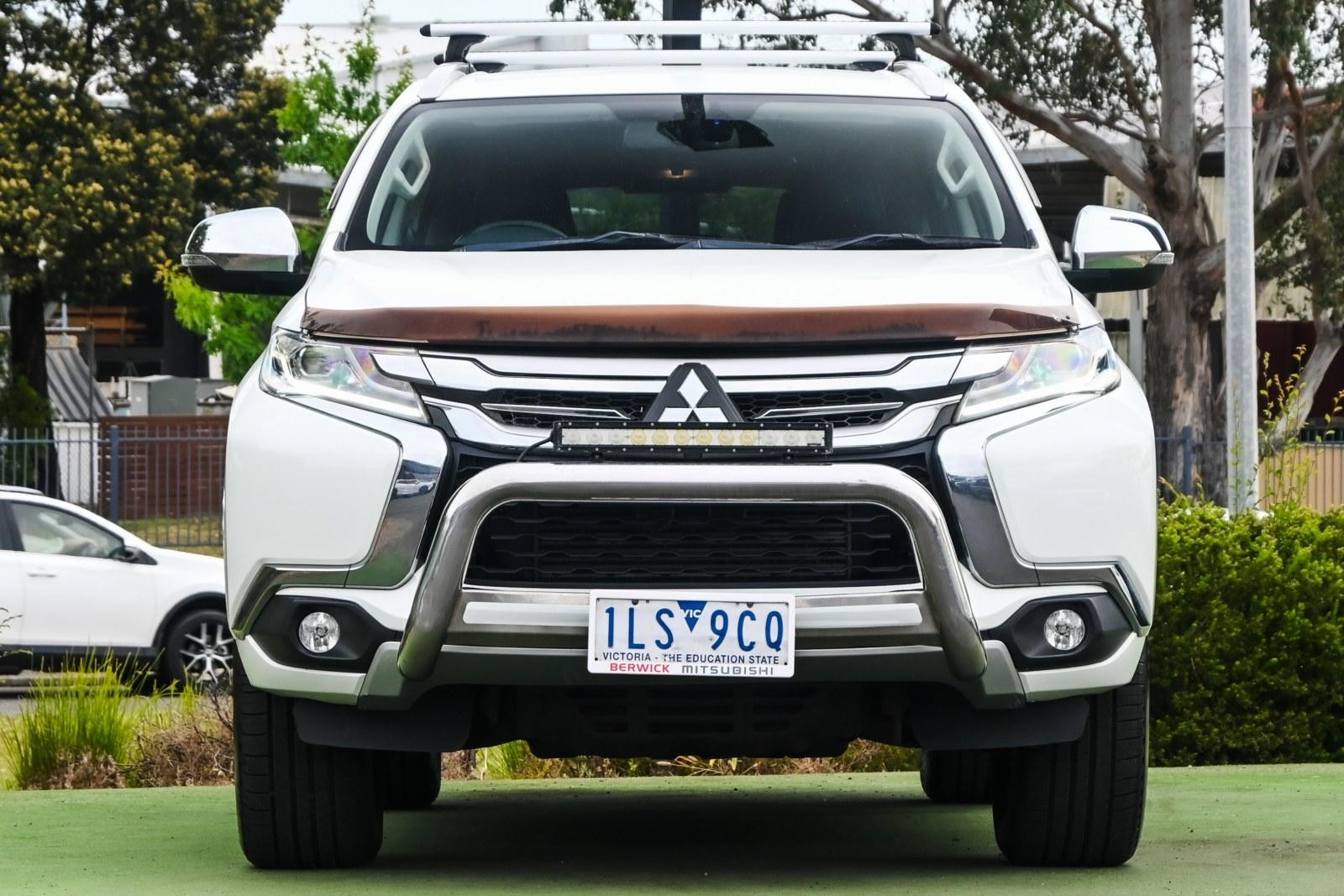 Mitsubishi Pajero Sport image 2