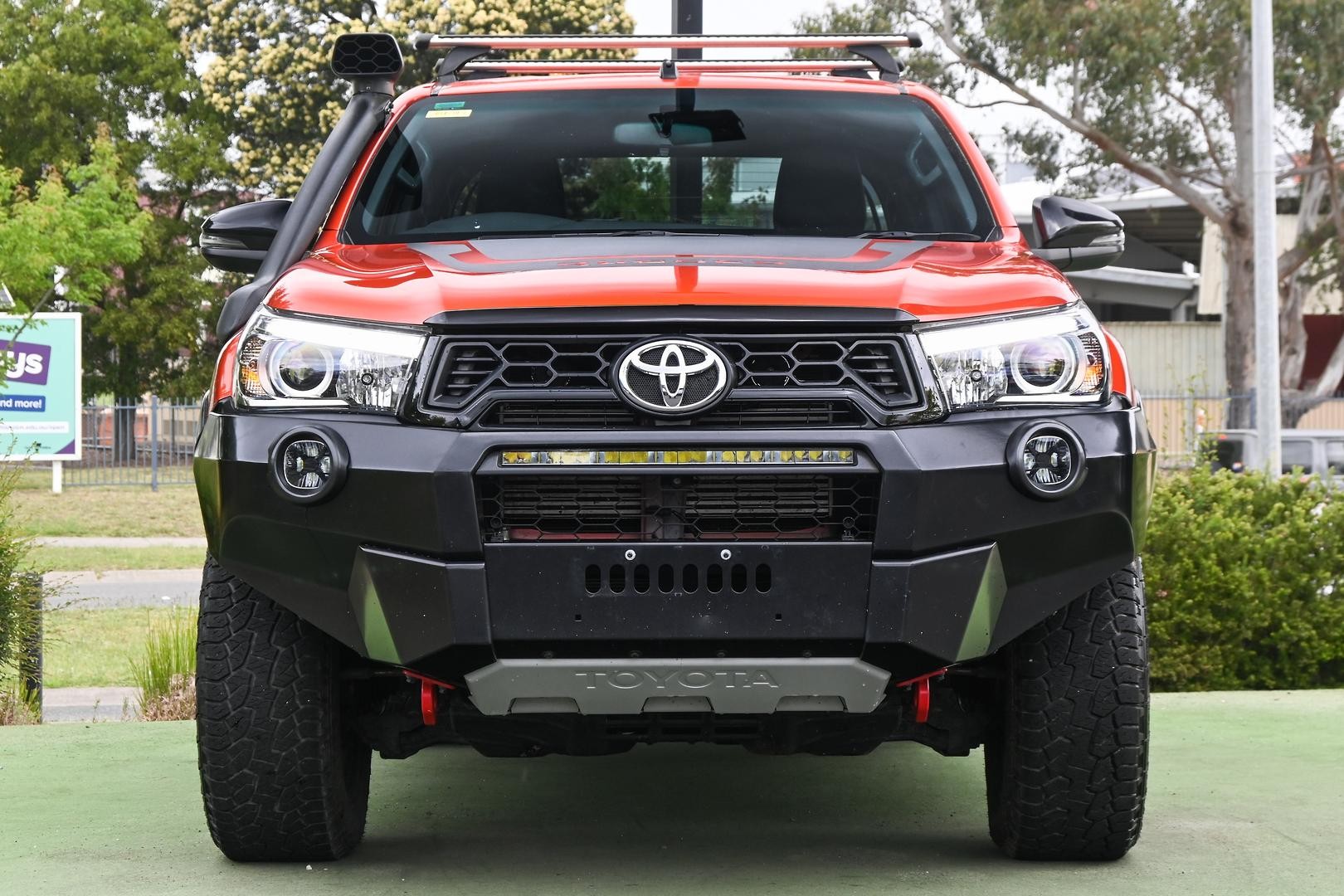 Toyota Hilux image 2