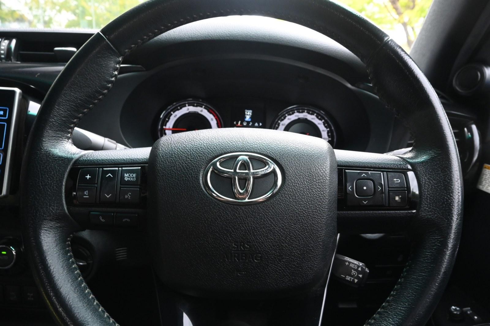 Toyota Hilux image 4