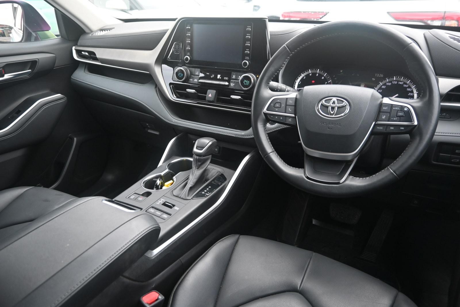 Toyota Kluger image 3