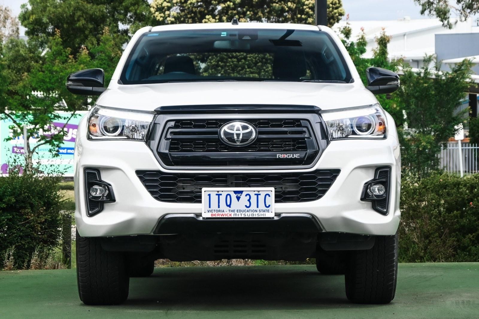 Toyota Hilux image 2