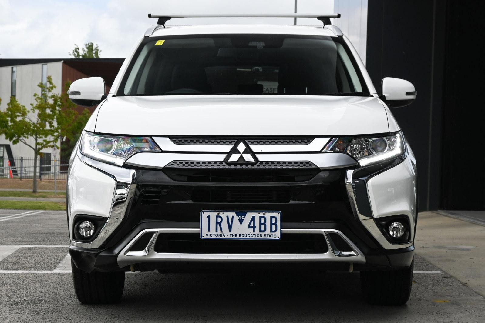 Mitsubishi Outlander image 2