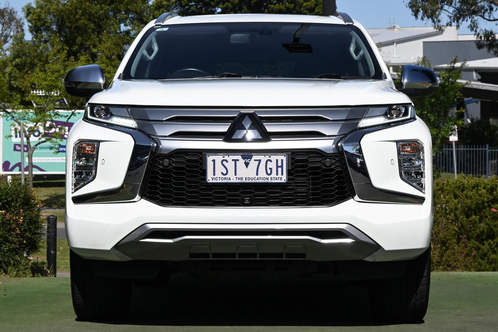 Mitsubishi Pajero Sport image 2