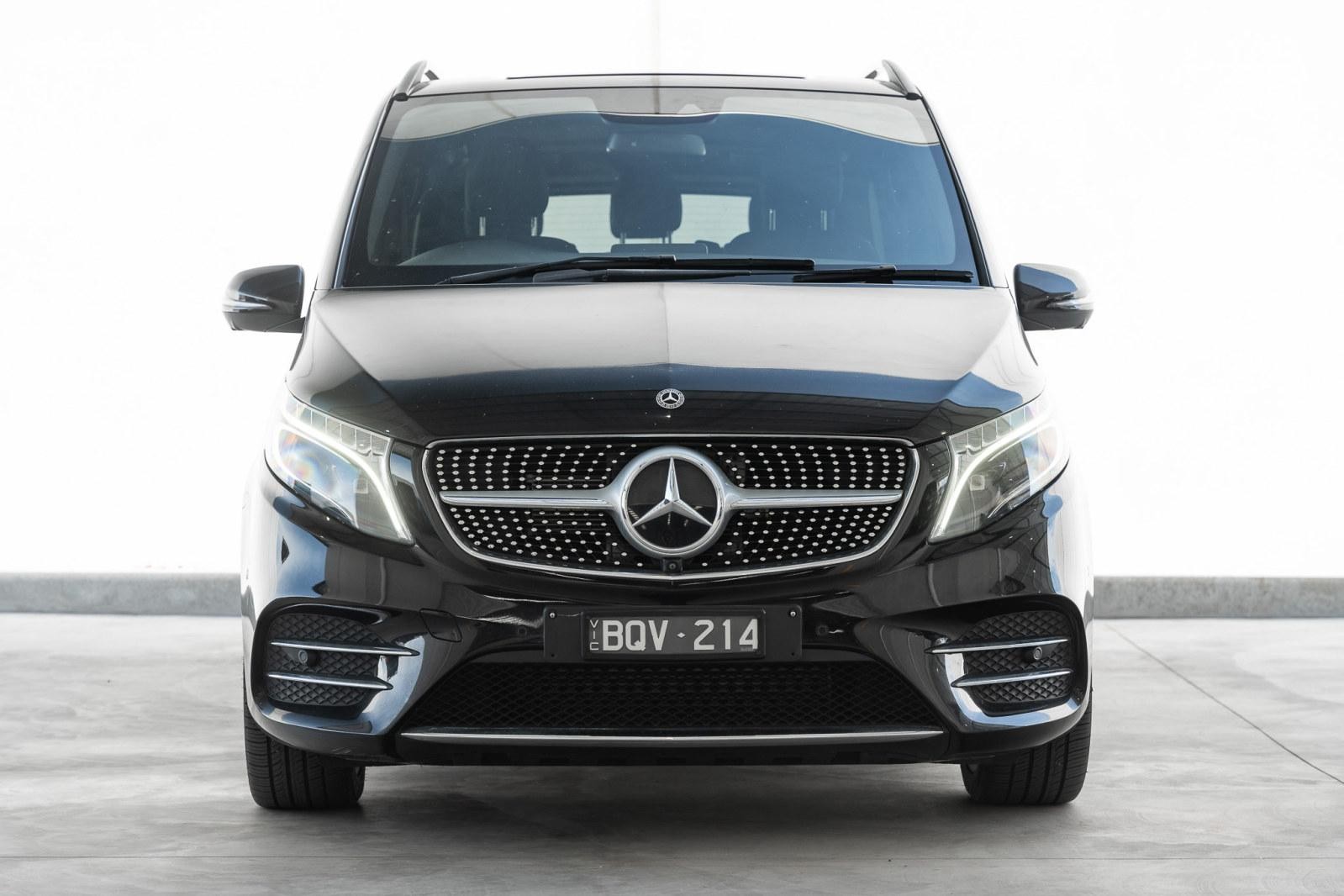 Mercedes Benz V-class image 2