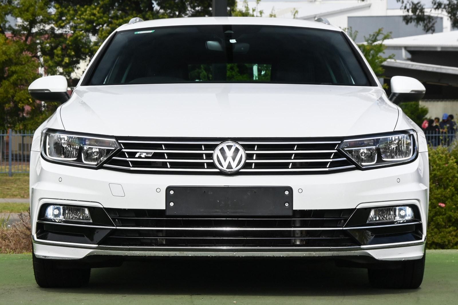 Volkswagen Passat image 2