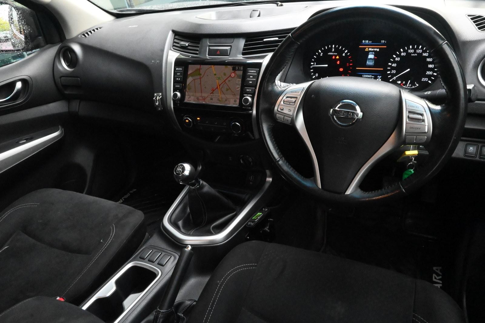 Nissan Navara image 3