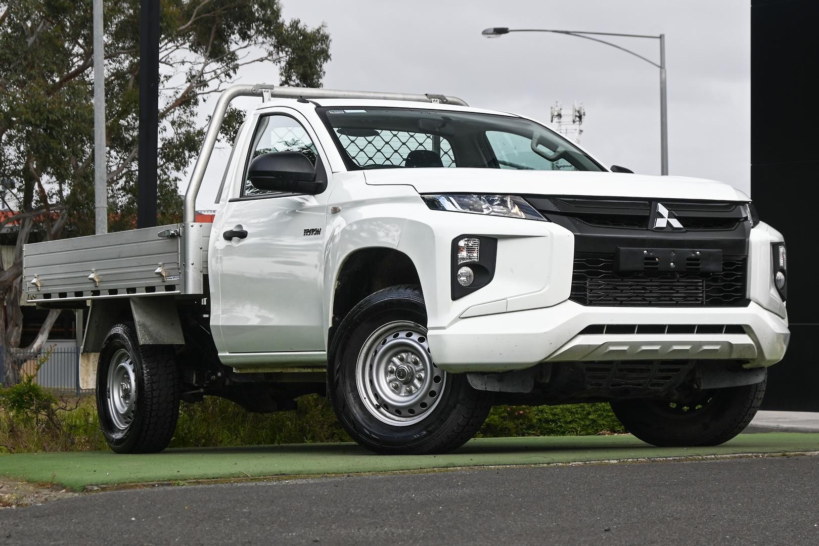 Mitsubishi Triton image 1