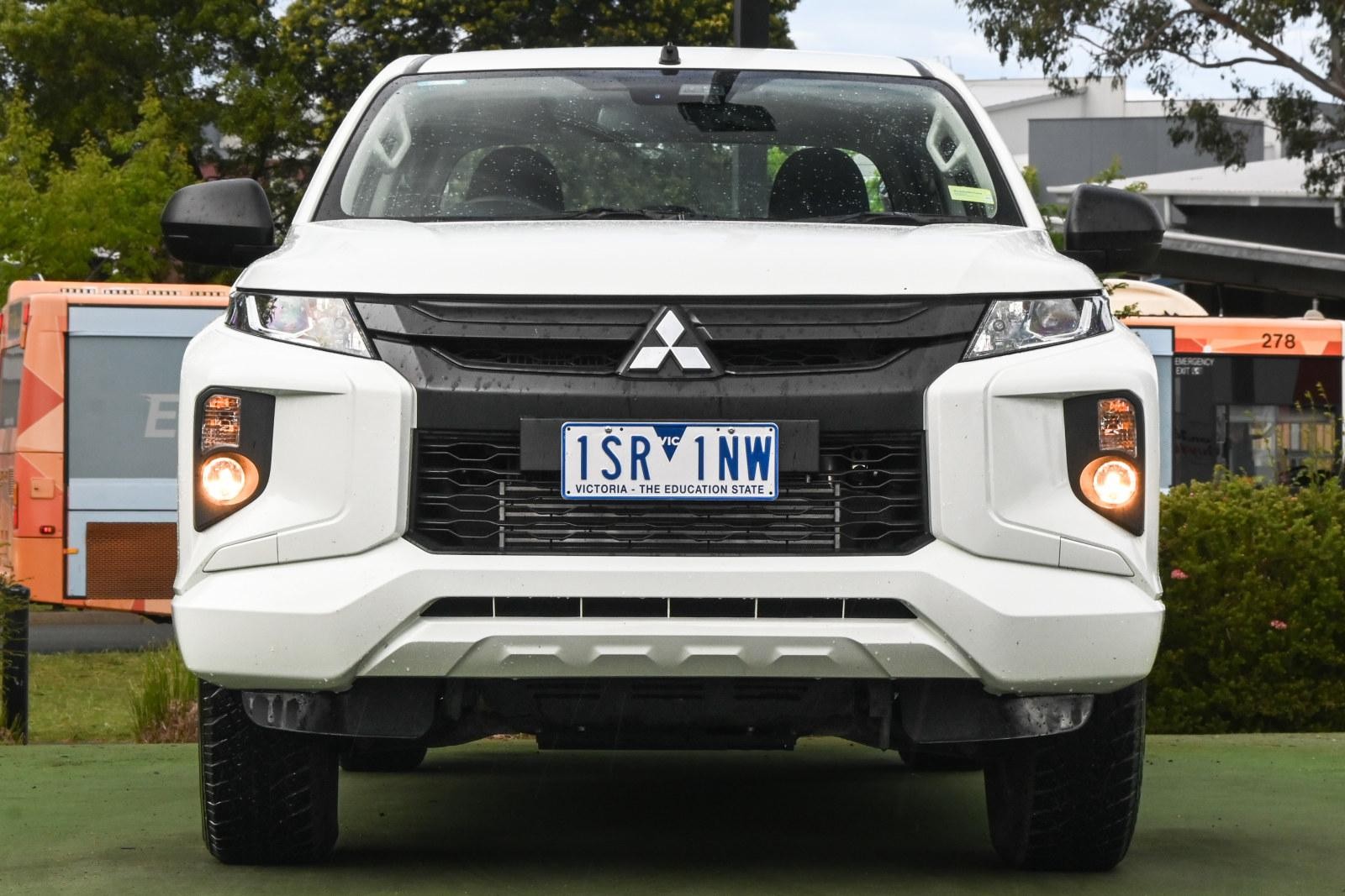 Mitsubishi Triton image 2