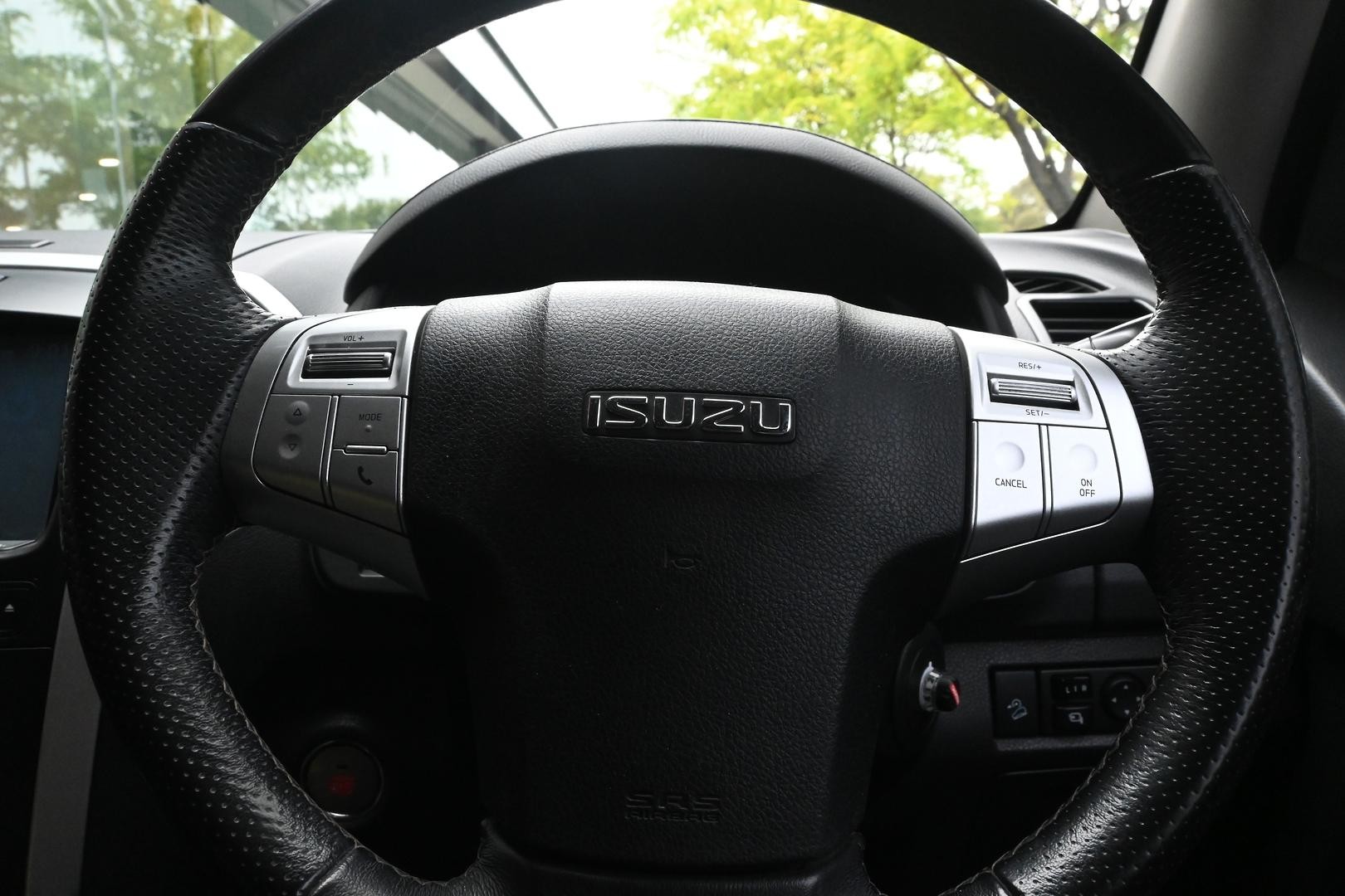 Isuzu Mu-x image 4