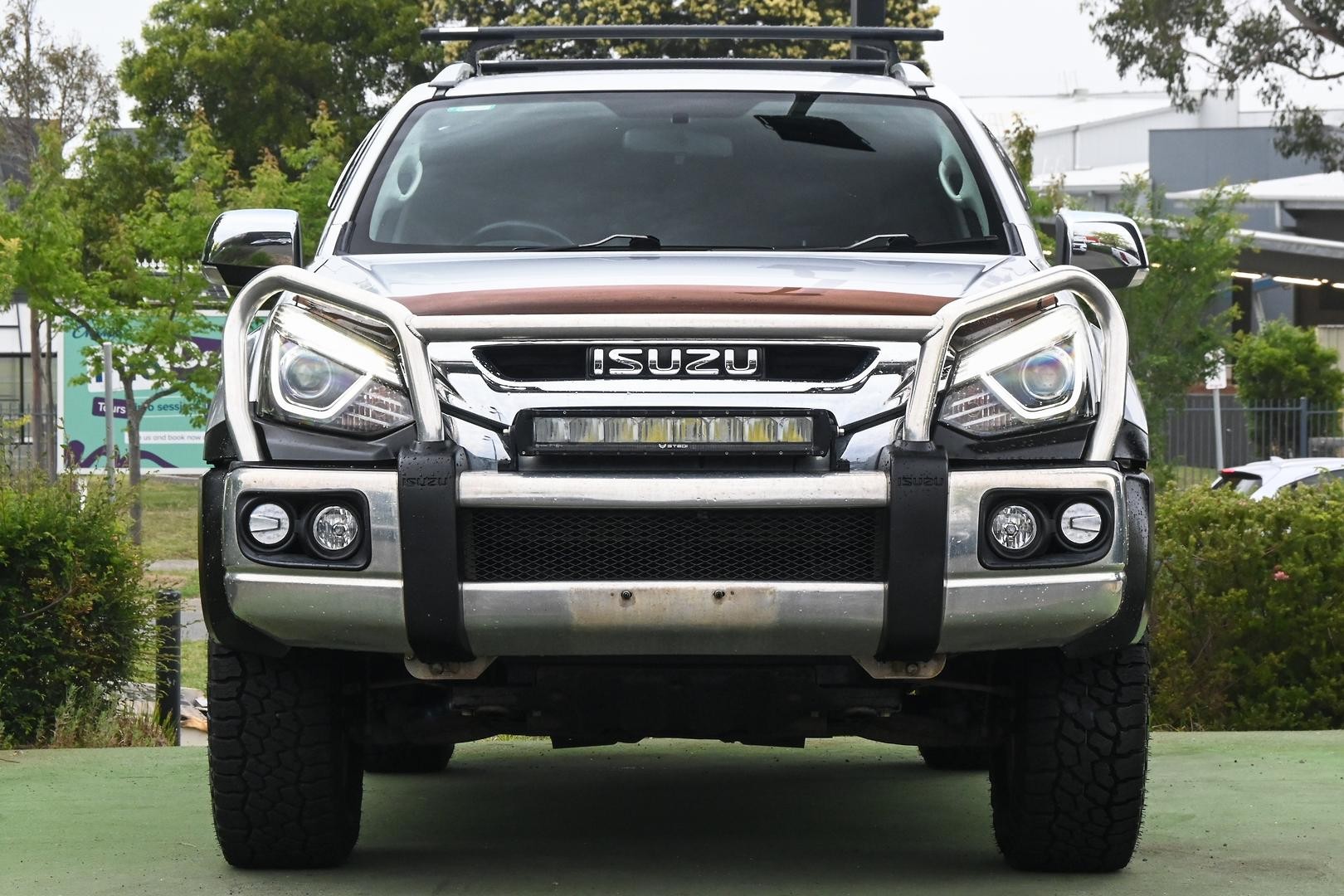 Isuzu Mu-x image 2