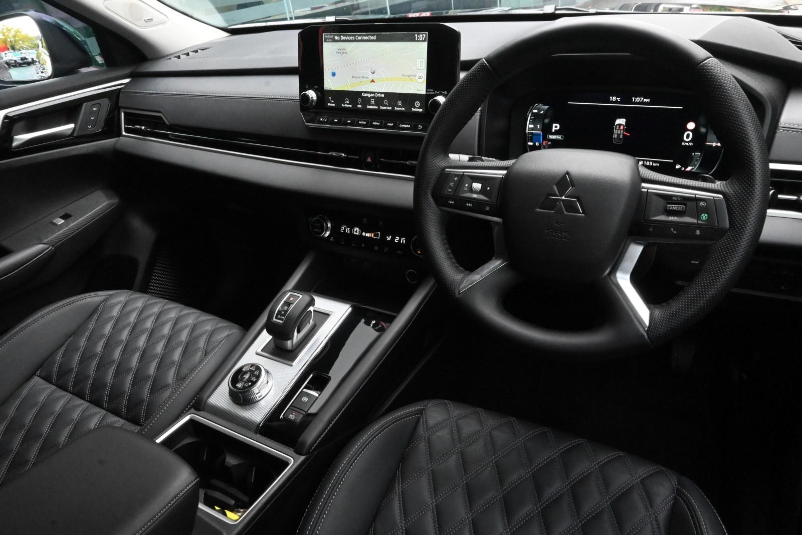 Mitsubishi Outlander image 3