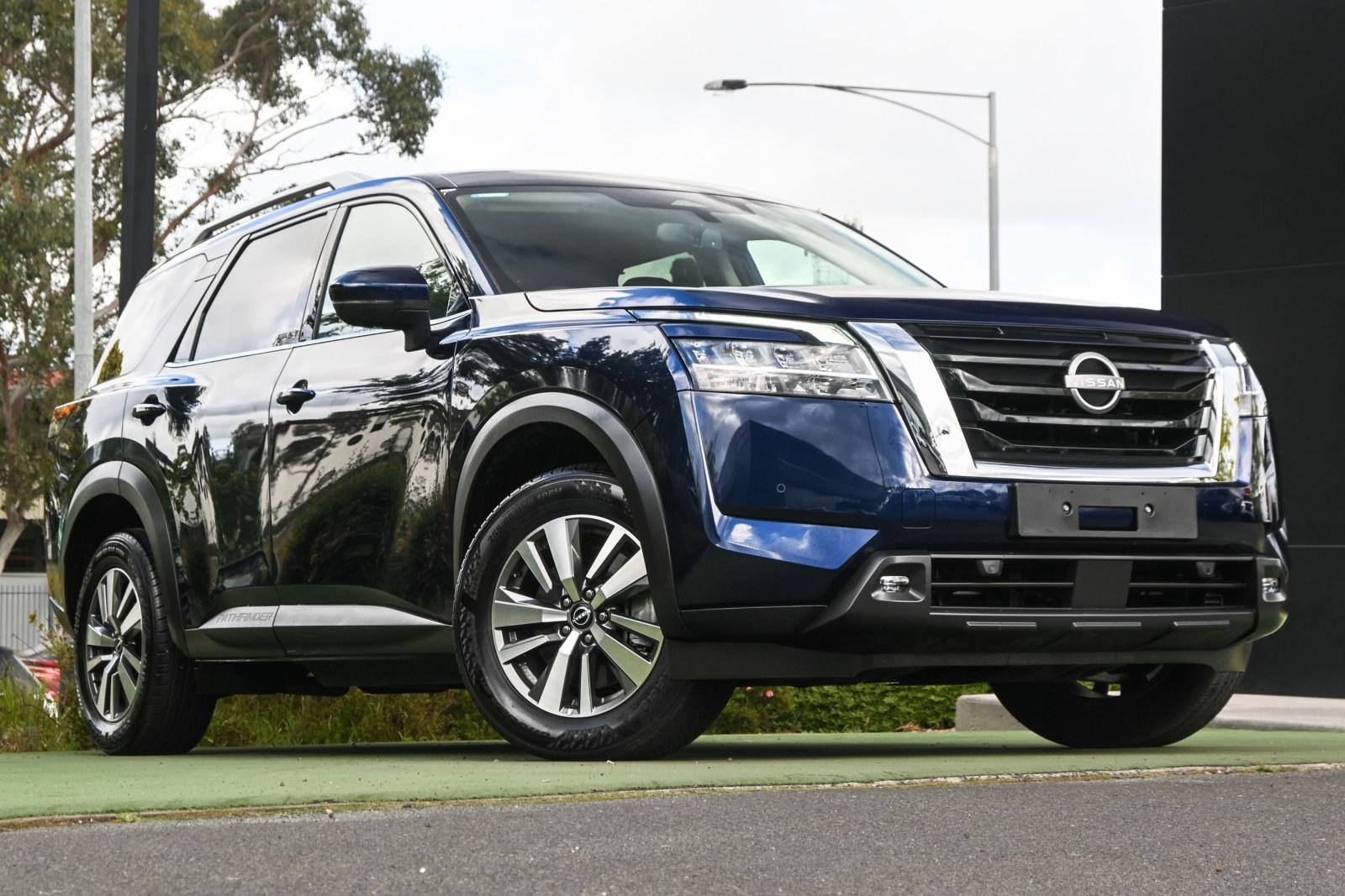 Nissan Pathfinder image 1