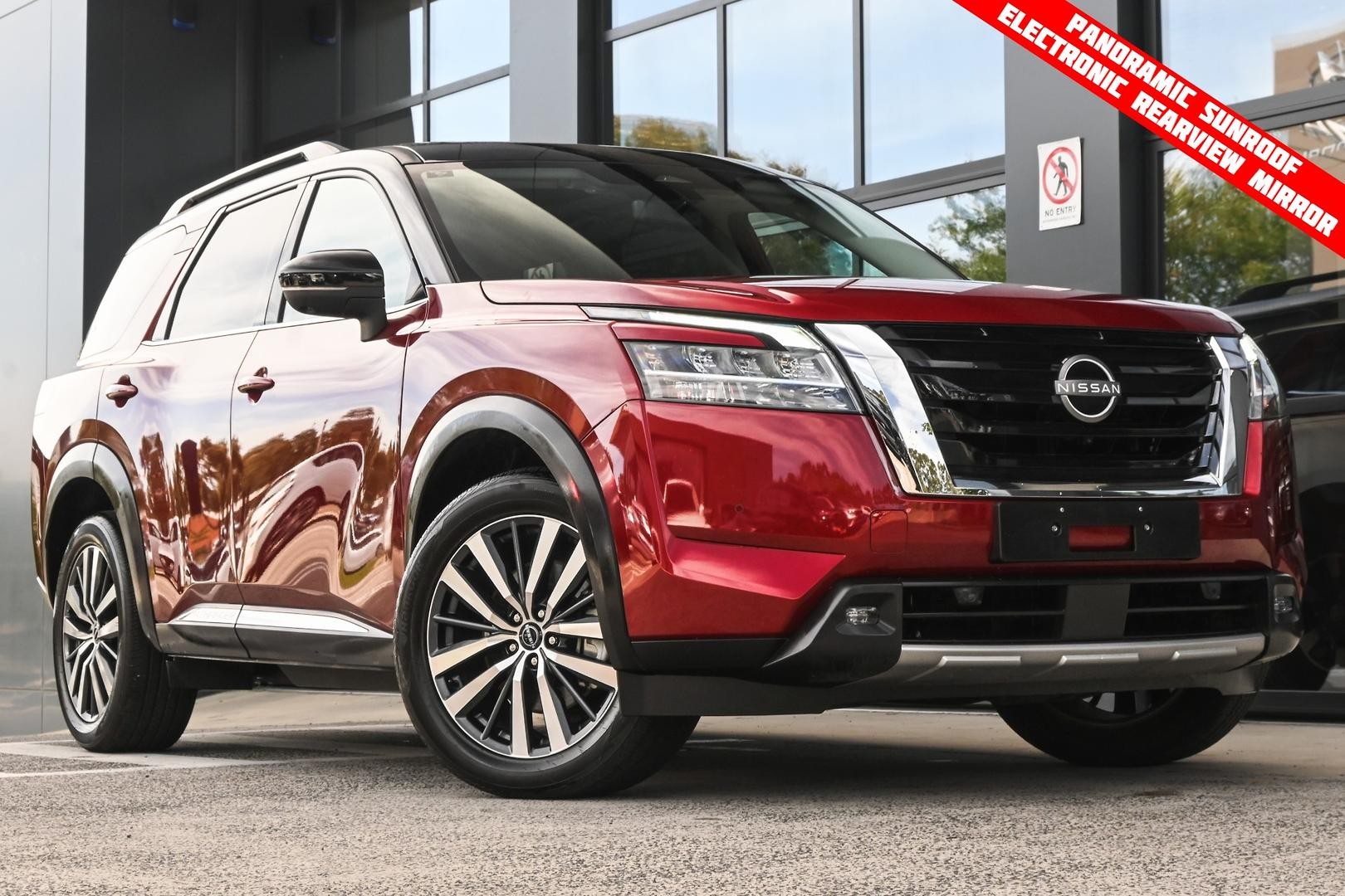 Nissan Pathfinder image 1