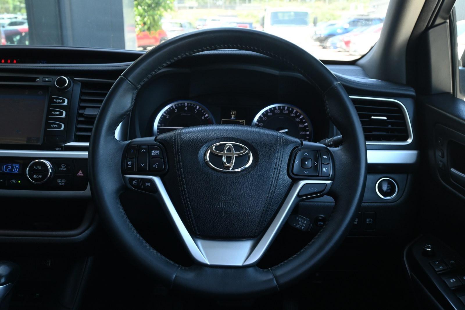 Toyota Kluger image 4