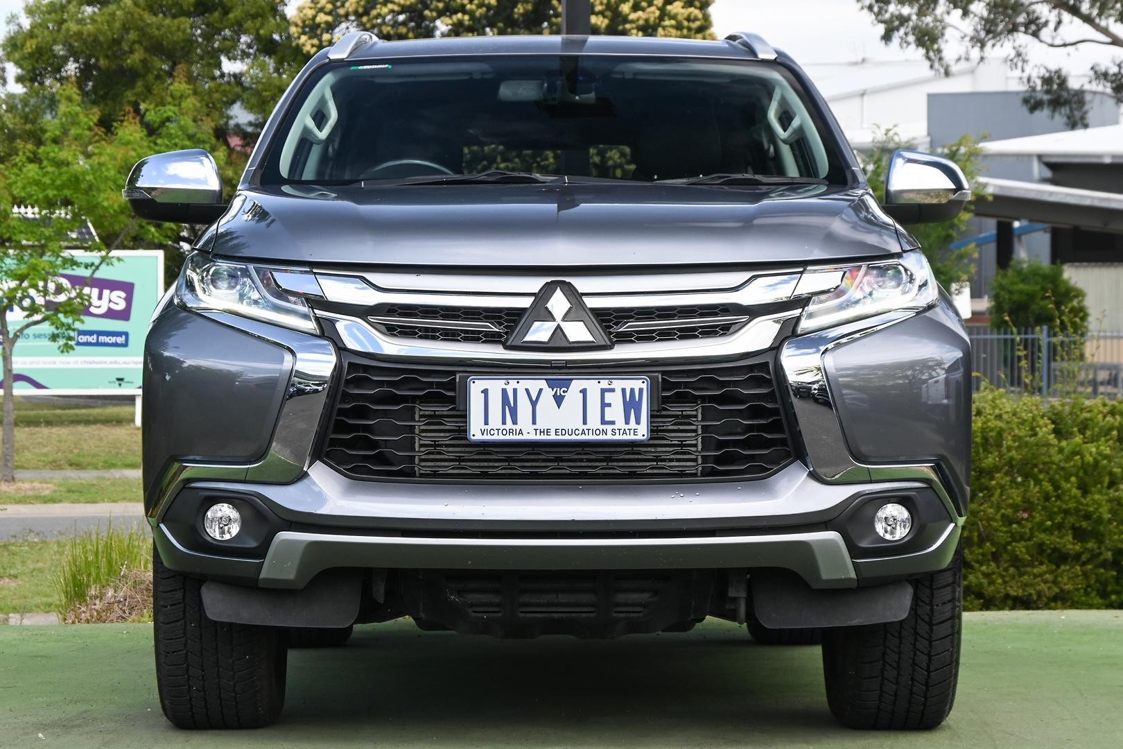 Mitsubishi Pajero Sport image 2