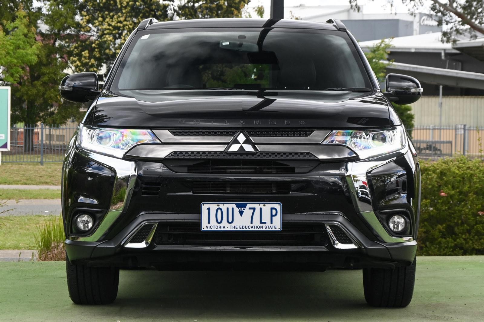 Mitsubishi Outlander image 2