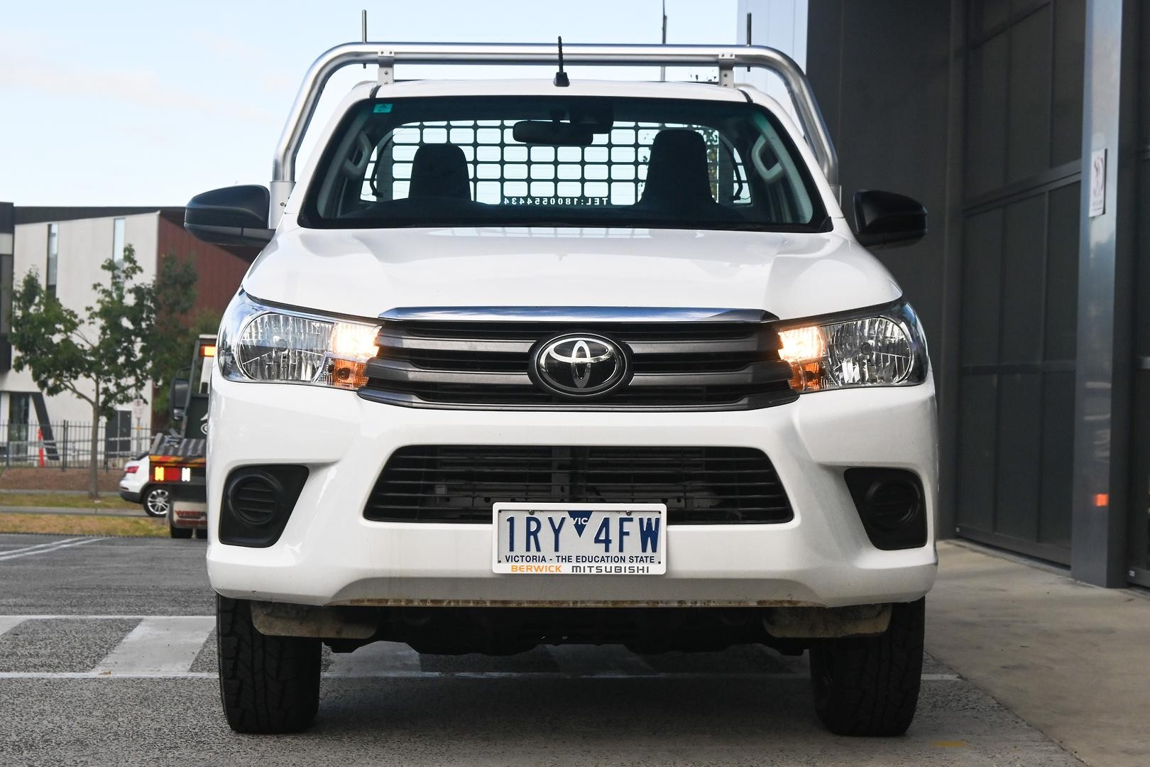 Toyota Hilux image 2